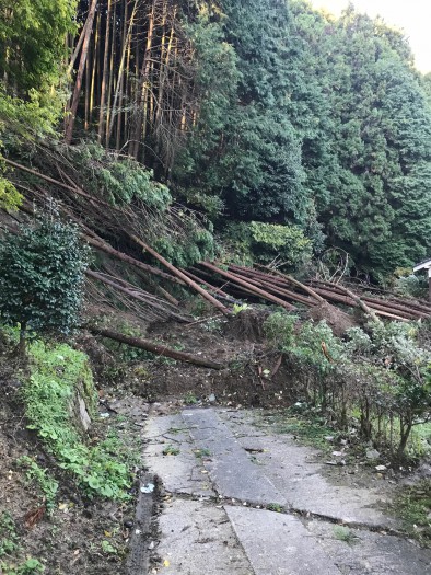 台風による山崩れ